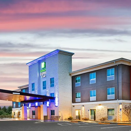 Holiday Inn Express & Suites Junction By Ihg